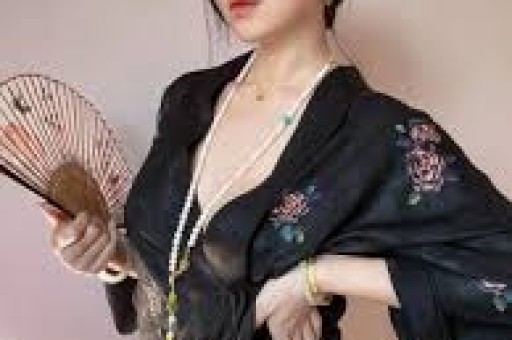 狗仔蹲守实锤：内娱某女星现身日本风月场所人设彻底崩成渣