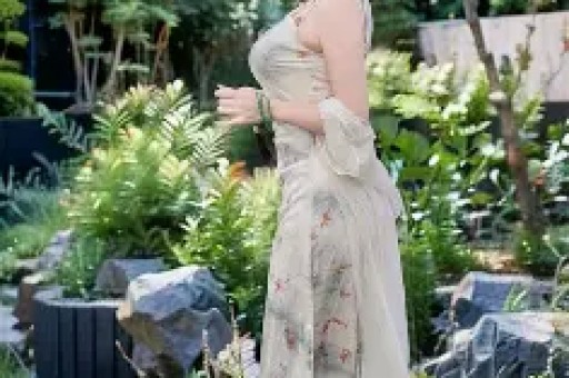 鞠婧祎陷偷漏税风波！丝芭实名举报引爆娱乐圈